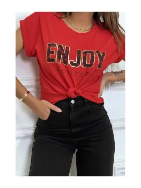 T-shirt rouge ENJOY avec manches revers et coupe loose. T-shirt femme fashion